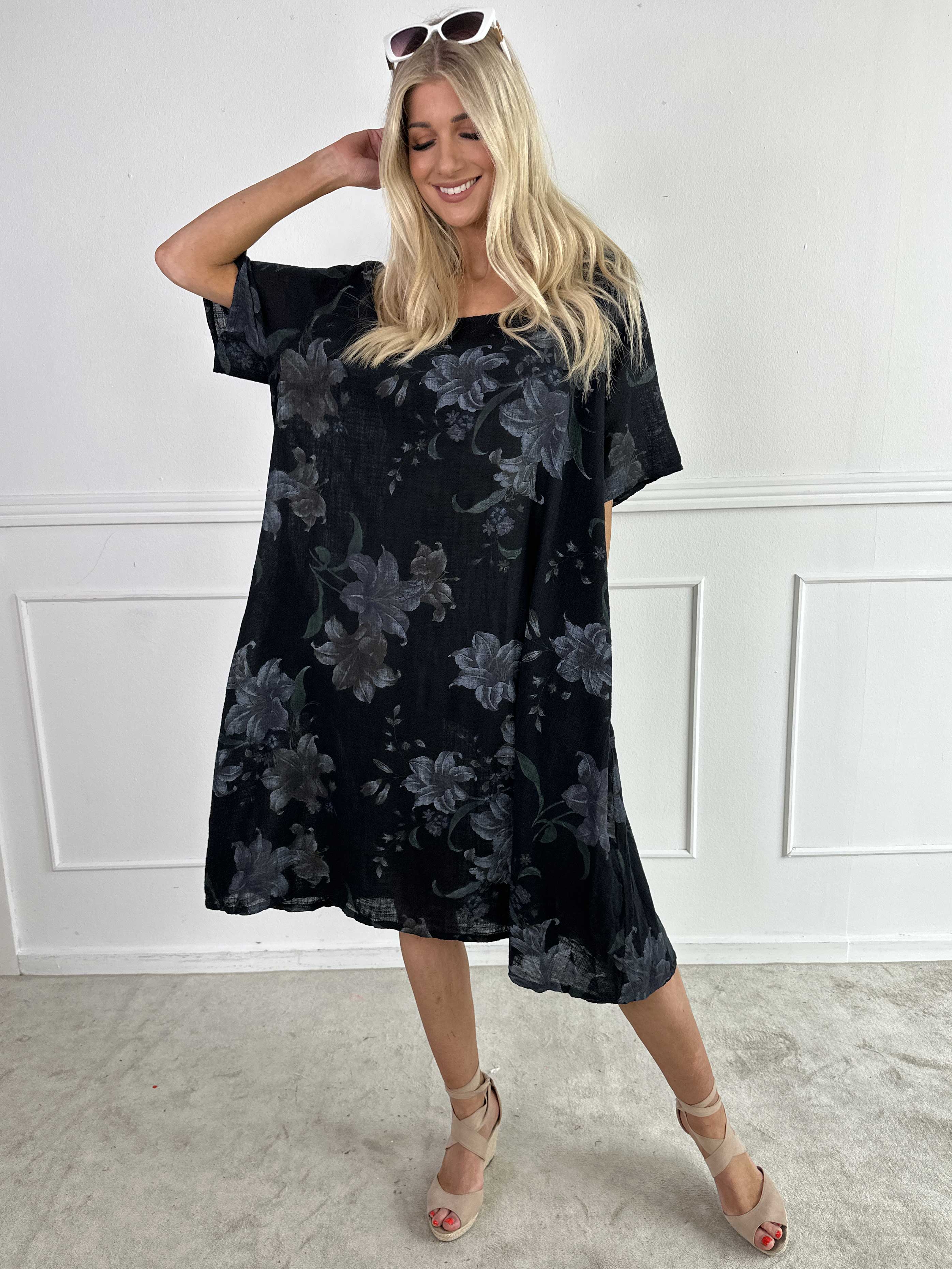 Gry - Bomuldskjole i hørlignende stof med blomsterprint